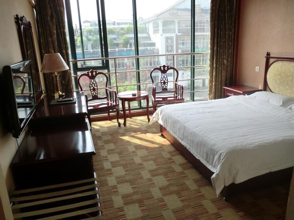 Huayu South City Hotel Wenjiang Exteriör bild