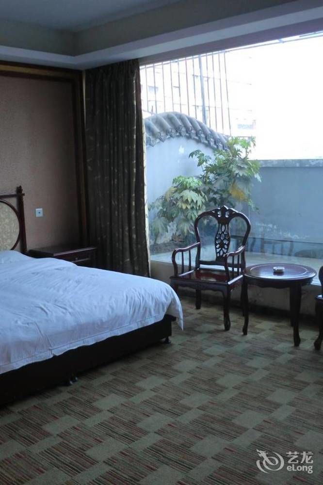 Huayu South City Hotel Wenjiang Exteriör bild